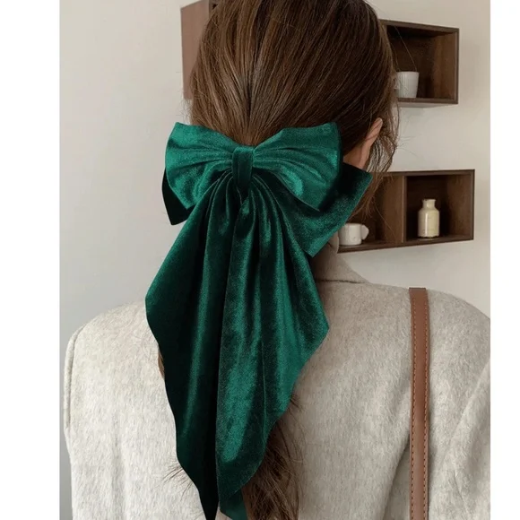 Luxe Green Velvet Bow Hair Clip - Picture 2 of 4